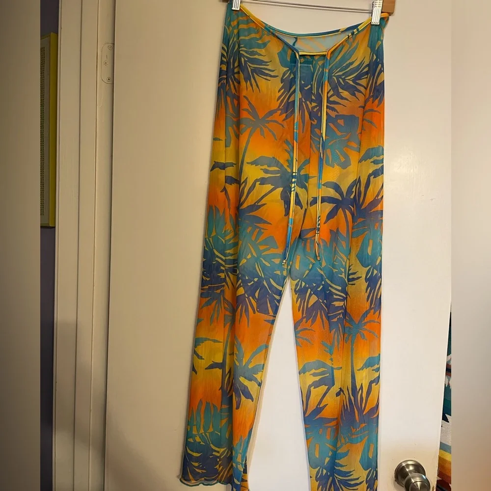 Fun Hawaiian swim cover up - Picture 8 of 8